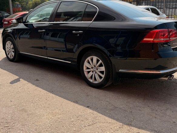 2011 Volkswagen Passat B7, чёрный, 830000 рублей - вид 3