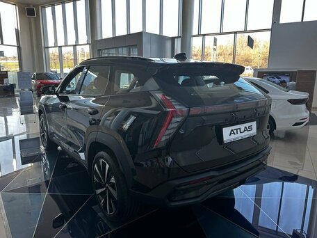 2026 Geely Atlas II, чёрный, 3449990 рублей, вид 4