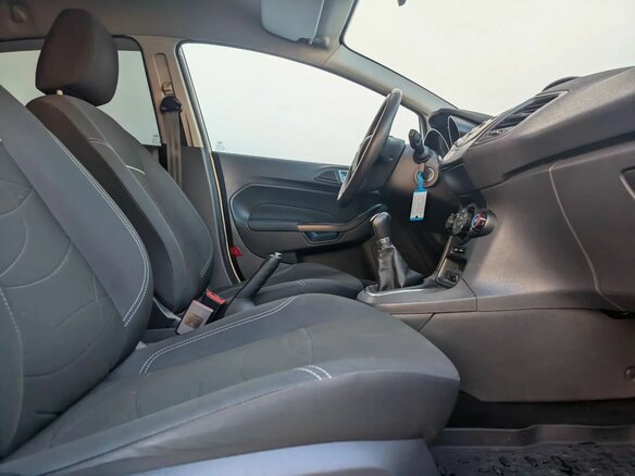 2015 Ford Fiesta Mk6 Рестайлинг, серебристый, 709000 рублей - вид 9