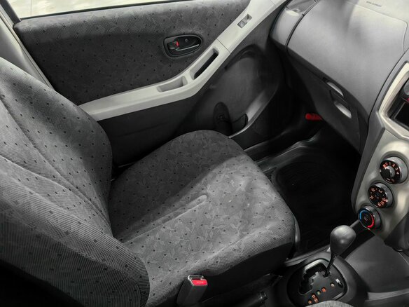 2010 Toyota Vitz II (XP90), белый, 650000 рублей - вид 11