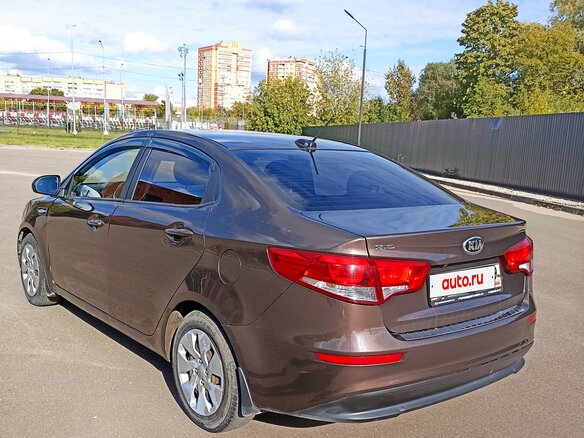 2017 Kia Rio III Рестайлинг, коричневый, 1120000 рублей - вид 3
