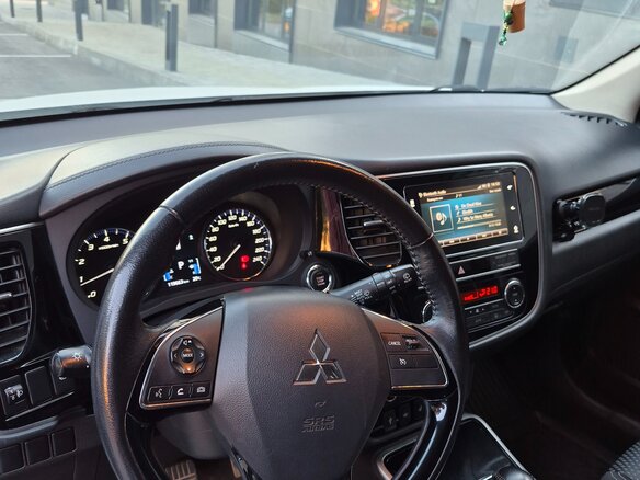 2019 Mitsubishi Outlander III Рестайлинг 3, белый, 2150000 рублей - вид 5