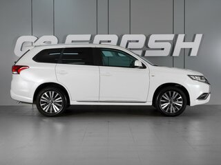 2022 Mitsubishi Outlander III Рестайлинг 3, белый, 2590000 рублей, вид 5