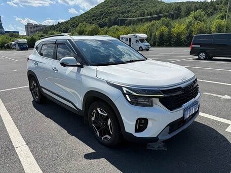2023 Kia Seltos I Рестайлинг, белый, 2300000 рублей, вид 3