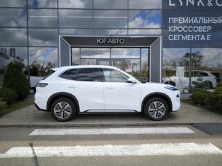 2026 Geely EX5 Гибрид EM-i, белый, 3829990 рублей, вид 4