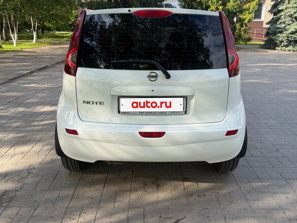 2013 Nissan Note I Рестайлинг, белый, 970000 рублей - вид 5