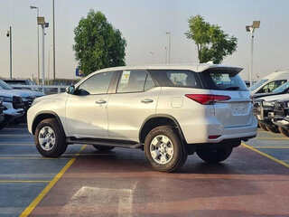 2026 Toyota Fortuner II Рестайлинг, белый, 6070700 рублей, вид 4