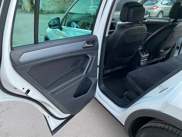 2021 Volkswagen Tiguan II Рестайлинг, белый, 2800000 рублей - вид 9