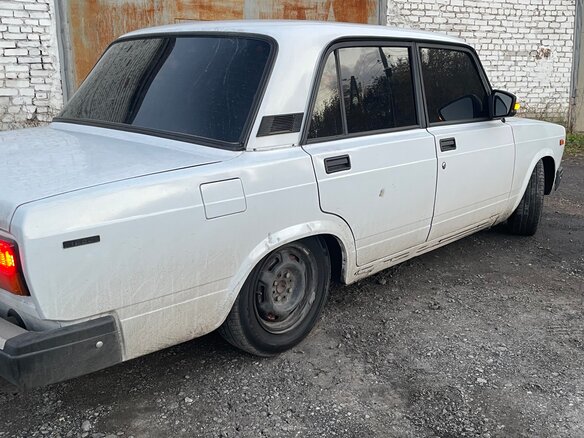 2004 Lada (ВАЗ) 2107, белый - вид 2