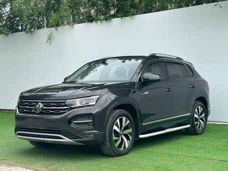 2022 Volkswagen Tayron I, чёрный, 1960000 рублей, вид 1