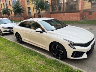 2024 Kia K5 III Рестайлинг, белый, 3599999 рублей, вид 4