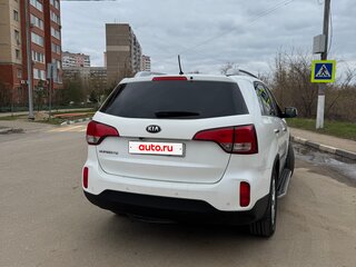 2013 Kia Sorento II Рестайлинг, белый, 1620000 рублей, вид 4