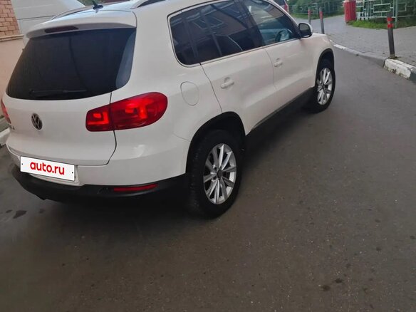 2011 Volkswagen Tiguan I Рестайлинг, белый - вид 2