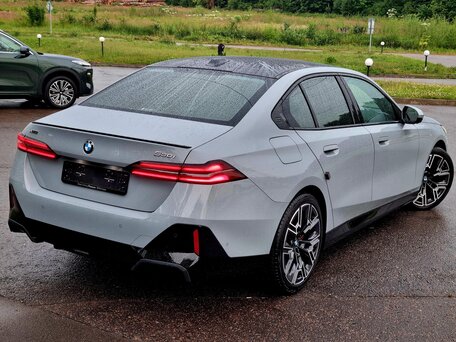 2025 BMW 5 серии 530i xDrive VIII (G60/G61/G68), серый, 8999000 рублей, вид 1