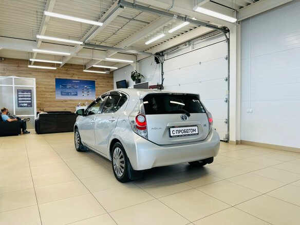 2014 Toyota Aqua I, серый, 1099999 рублей - вид 4