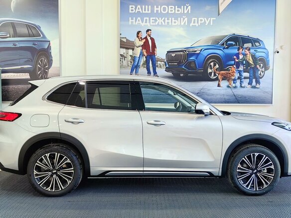 2026 Geely EX5 Гибрид EM-R, серебристый, 3829990 рублей - вид 1