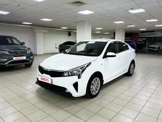 2021 Kia Rio IV Рестайлинг, белый, 1690000 рублей, вид 1