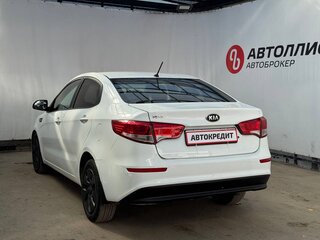 2016 Kia Rio III Рестайлинг, белый, 889000 рублей, вид 3