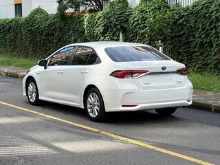 2023 Toyota Corolla XII (E210), белый, 1650000 рублей, вид 5