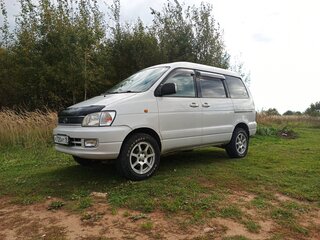 1998 Toyota Town Ace Noah III, белый, 650000 рублей, вид 1