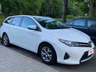 2014 Toyota Auris II, белый, 860000 рублей, вид 1