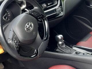 2018 Toyota C-HR I, белый, 2550000 рублей, вид 3