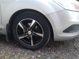 2010 Ford Focus II Рестайлинг, серебристый, 700000 рублей, вид 4