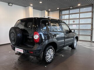 2011 Chevrolet Niva I Рестайлинг, чёрный, 259000 рублей, вид 3