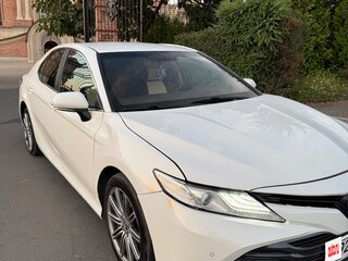 2020 Toyota Camry VIII (XV70), белый, 1790000 рублей, вид 2