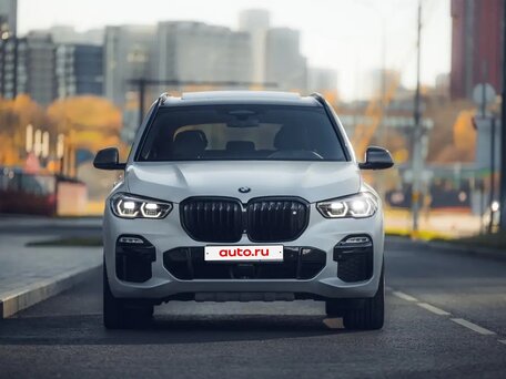 2020 BMW X5 M50d IV (G05/G18), белый, 7900000 рублей, вид 4
