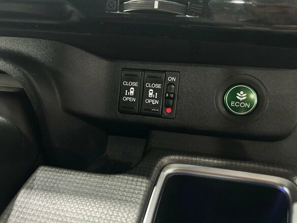 2015 Honda Stepwgn V, белый, 1649000 рублей - вид 12