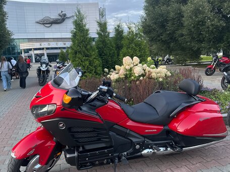 2013 Honda GL 1800 Gold Wing, красный, 1199999 рублей, вид 1