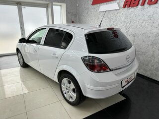 2014 Opel Astra H Рестайлинг, белый, 835000 рублей, вид 3