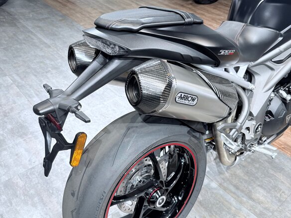 2018 Triumph Speed Triple, чёрный, 999000 рублей - вид 17