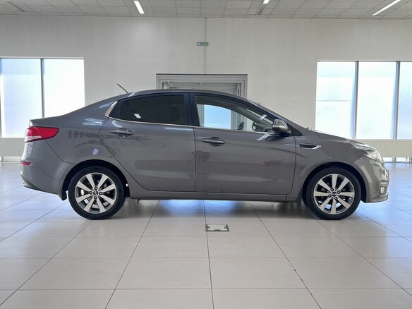 2015 Kia Rio III Рестайлинг, серый, 910000 рублей - вид 5
