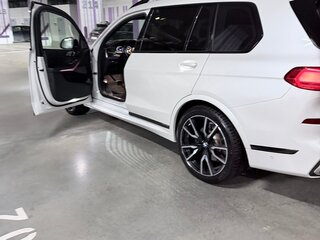 2021 BMW X7 30d I (G07), белый, 7900000 рублей, вид 4