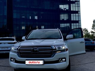2020 Toyota Land Cruiser 200 Series Рестайлинг 2, белый, 10000000 рублей, вид 2