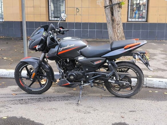 2021 Bajaj Pulsar 180, чёрный, 110000 рублей - вид 7