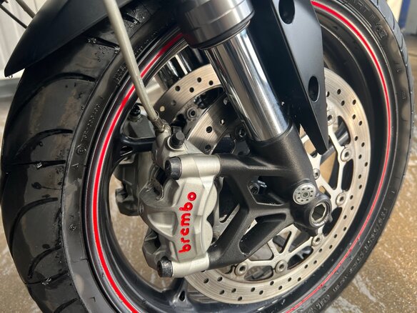 2019 Triumph Street Triple, чёрный, 750000 рублей - вид 14
