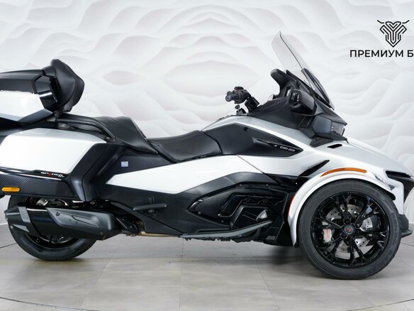 2022 BRP Can-Am Spyder, серебристый, 2299000 рублей