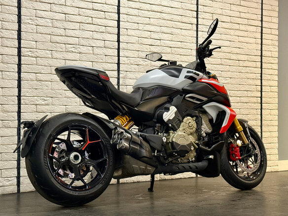 2026 Ducati Diavel V4, серый, 3880000 рублей - вид 4