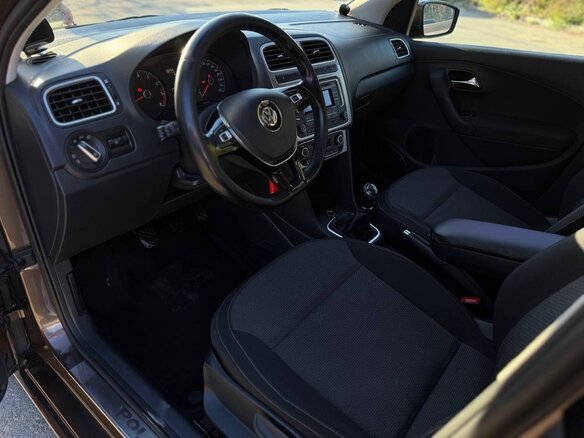 2015 Volkswagen Polo V Рестайлинг, коричневый, 1300000 рублей - вид 6