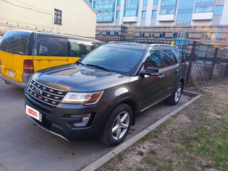 2017 Ford Explorer V Рестайлинг, серый, 2700000 рублей, вид 1