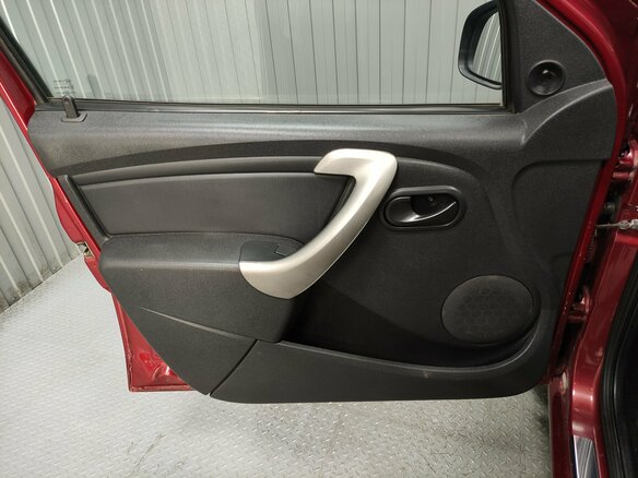 2011 Renault Logan I Рестайлинг, красный, 390000 рублей - вид 13