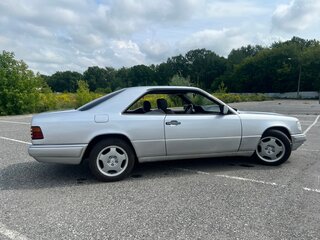 1992 Mercedes-Benz W124 230, серый, 590000 рублей, вид 1
