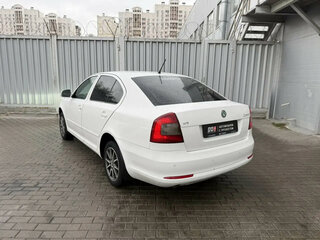2011 Skoda Octavia II (A5) Рестайлинг, белый, 525000 рублей, вид 3