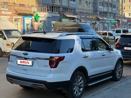 2017 Ford Explorer V Рестайлинг, белый, 2490000 рублей, вид 5