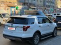 2017 Ford Explorer V Рестайлинг, белый, 2490000 рублей - вид 4