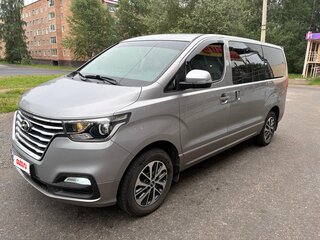 2019 Hyundai Grand Starex I Рестайлинг 2, серебристый, 3600000 рублей, вид 1