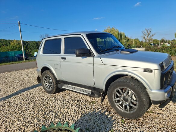 2019 Lada (ВАЗ) 2121 (4x4) I Рестайлинг, серебристый, 720000 рублей - вид 1